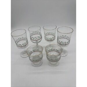 Vintage 1985 Arby's Christmas Holiday Holly Berry Wine Goblets‎